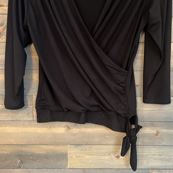 NEW Loveappella Faux Tie Wrap Top Size Small Color is Black - Picture 4 of 11